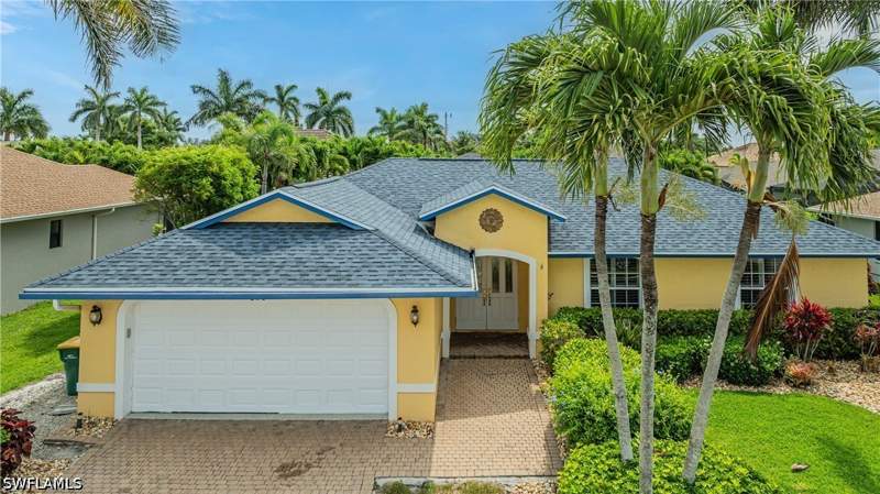 3 bedroom SingleFamilyResidence at 139 Balfour Dr, Marco Beach, Marco Island — photo 3