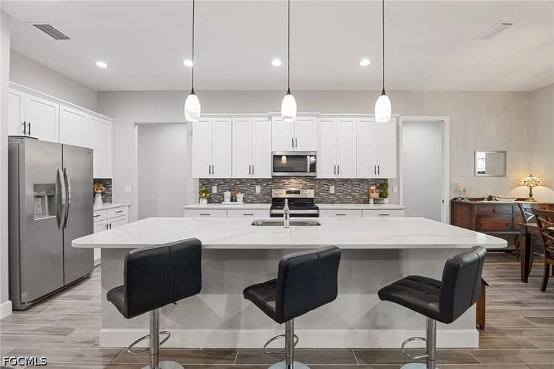 3 bedroom SingleFamilyResidence at 1110 NE 7th Pl, Cape Coral, Cape Coral — photo 3