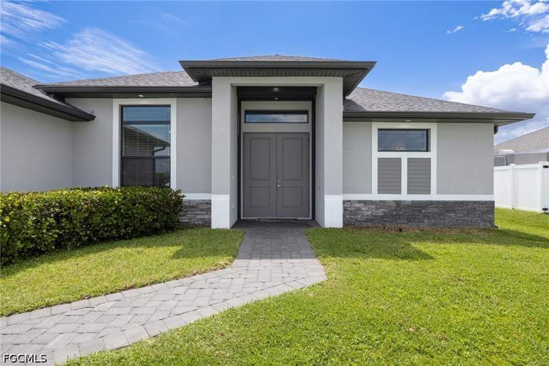 3 bedroom SingleFamilyResidence at 1110 NE 7th Pl, Cape Coral, Cape Coral — photo 4