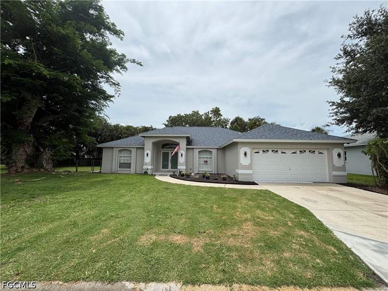 3 bedroom SingleFamilyResidence at 11670 Pine Hammock Cir, Fort Myers, Fort Myers — photo 2