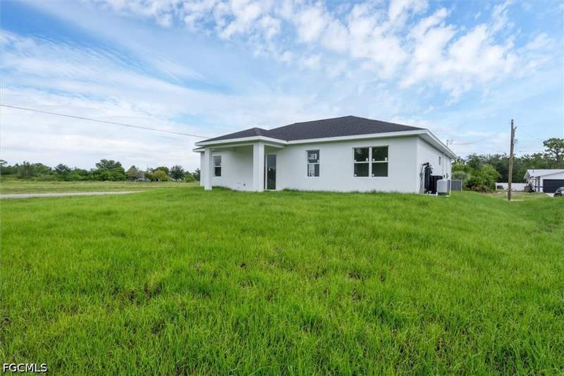 3 bedroom SingleFamilyResidence at 2503 Tena Ave N, Lehigh Park, Lehigh Acres — photo 4