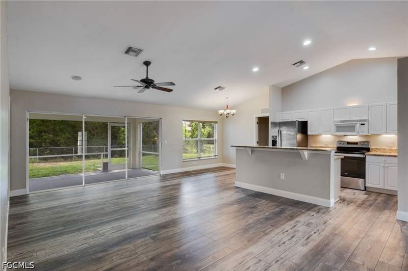 3 bedroom SingleFamilyResidence at 459 NE 3rd Ave, Cape Coral, Cape Coral — photo 3