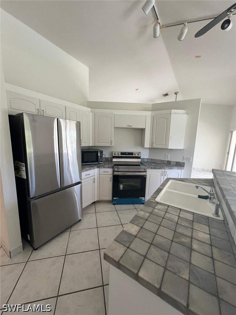 3 bedroom SingleFamilyResidence at 2875 18th Ave SE, Golden Gate Estates, Naples — photo 4