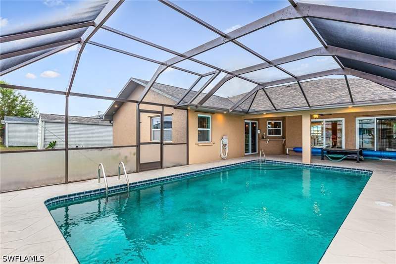 3 bedroom SingleFamilyResidence at 401 Candlewick Cir E, Covington Mead, Lehigh Acres — photo 2