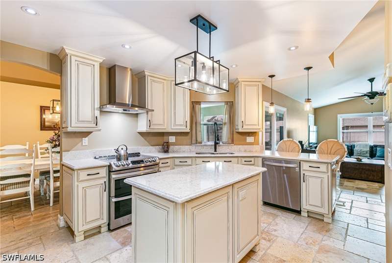 3 bedroom SingleFamilyResidence at 401 Candlewick Cir E, Covington Mead, Lehigh Acres — photo 5