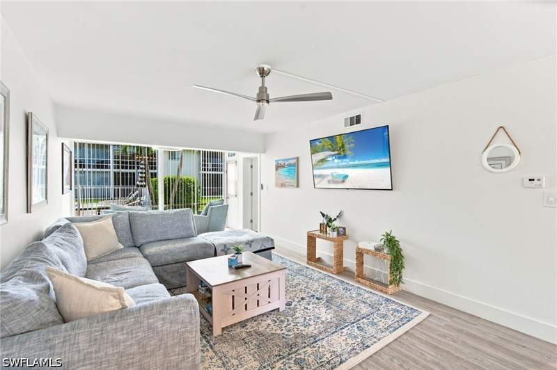 2 bedroom Condominium at 1417 Chesapeake Ave 106, Chesapeake Manor, Naples — photo 2