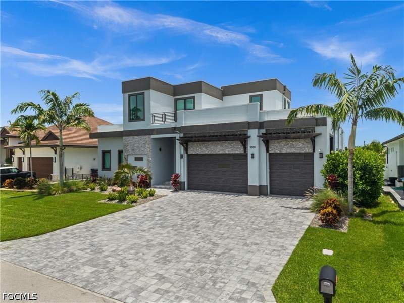 6 bedroom SingleFamilyResidence at 5305 Bayshore Ave, Cape Coral, Cape Coral — photo 3