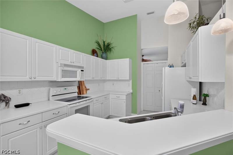 2 bedroom Condominium at 15161 Royal Windsor Ln 2601, Avalon Bay, Fort Myers — photo 3