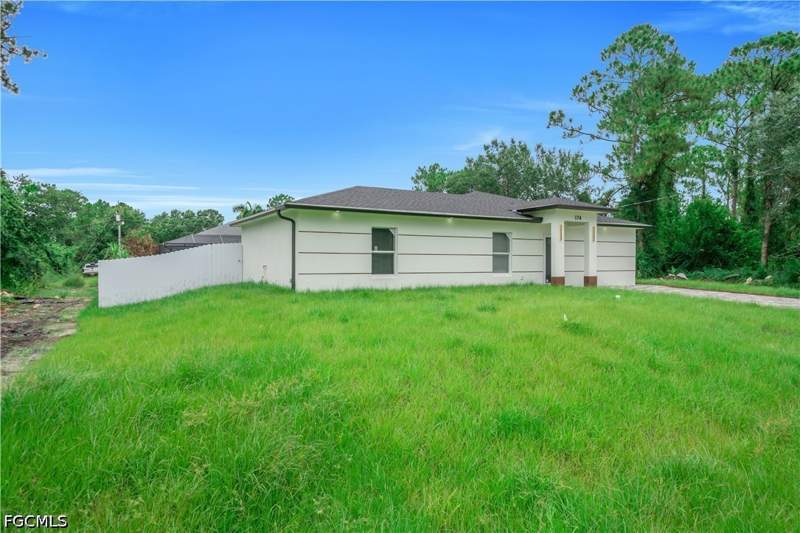 3 bedroom SingleFamilyResidence at 174 Blakely Ave S, Lehigh Acres, Lehigh Acres — photo 3