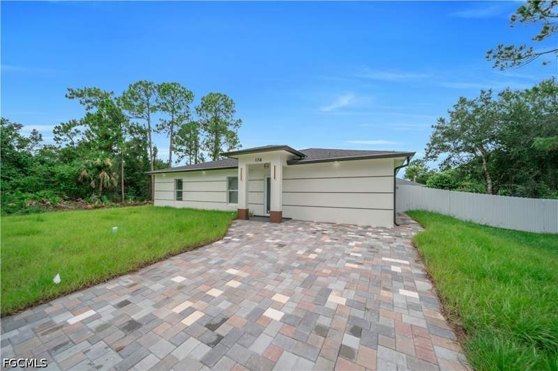 3 bedroom SingleFamilyResidence at 174 Blakely Ave S, Lehigh Acres, Lehigh Acres — photo 4