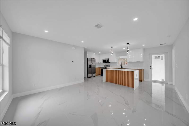 3 bedroom SingleFamilyResidence at 174 Blakely Ave S, Lehigh Acres, Lehigh Acres — photo 5