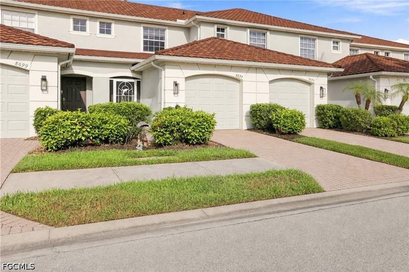 2 bedroom Townhouse at 8697 Athena Ct, Olympia Pointe, Lehigh Acres — photo 2