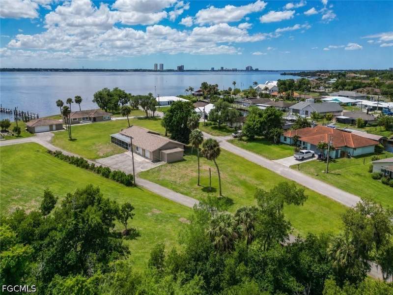 4 bedroom SingleFamilyResidence at 1808 Stevenson Rd, North Fort Myers, North Fort Myers — photo 3