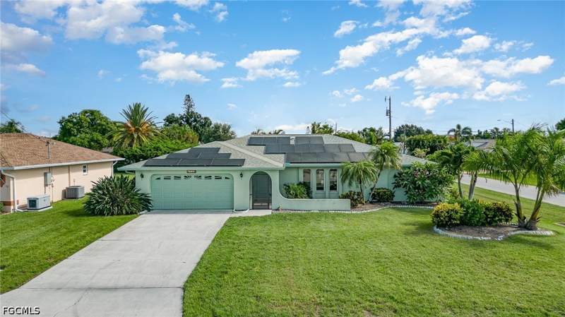 3 bedroom SingleFamilyResidence at 1725 SE 11th Ter, Cape Coral, Cape Coral — photo 2