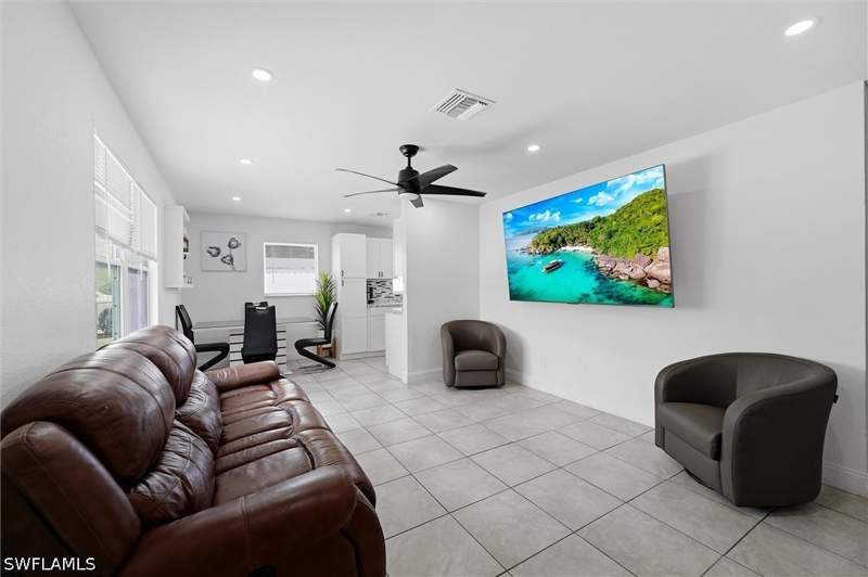 4 bedroom SingleFamilyResidence at 1776 Glenway Ct, Sabal Palm Gardens, Fort Myers — photo 2