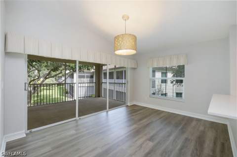 300 Diamond Cir 308, Naples FL - photo 10 of 33