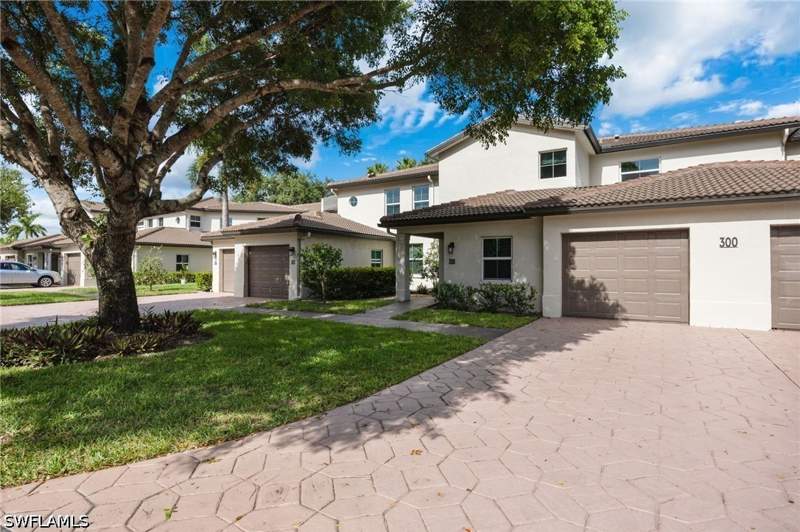 3 bedroom Condominium at 300 Diamond Cir 308, Diamond Lake, Naples — photo 2