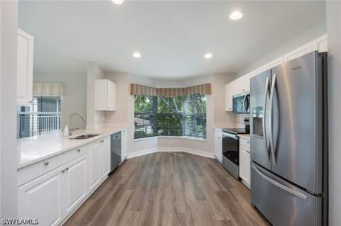 300 Diamond Cir 308, Naples FL - photo 6 of 33