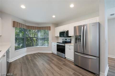 300 Diamond Cir 308, Naples FL - photo 7 of 33
