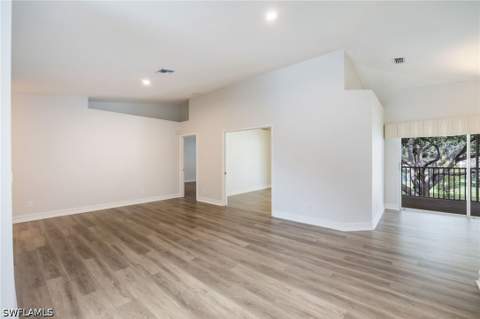 300 Diamond Cir 308, Naples FL - photo 8 of 33