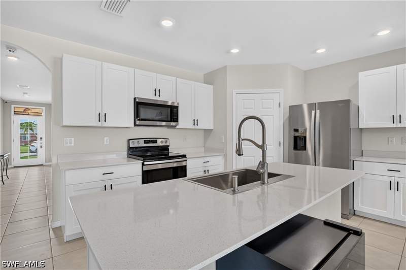4 bedroom SingleFamilyResidence at 19139 Evergreen Rd, San Carlos Park, Fort Myers — photo 3