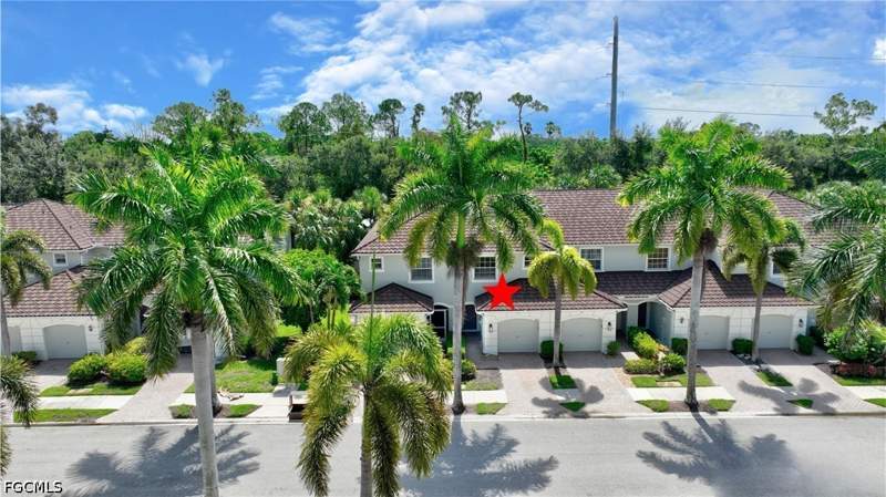 2 bedroom Townhouse at 8585 Athena Ct, Olympia Pointe, Lehigh Acres — photo 3