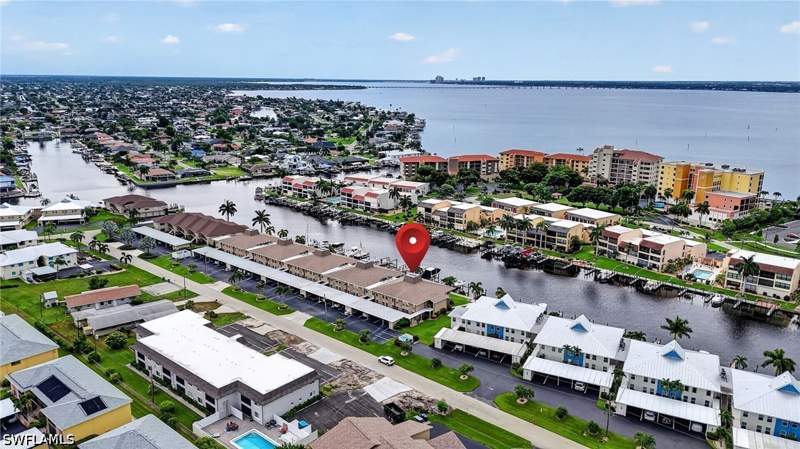 3 bedroom Condominium at 4025 SE 19th Pl 209, Coral Reef Condo, Cape Coral — photo 2
