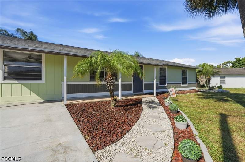 3 bedroom SingleFamilyResidence at 19368 Coraltree Ct, Laurelwood, Lehigh Acres — photo 2