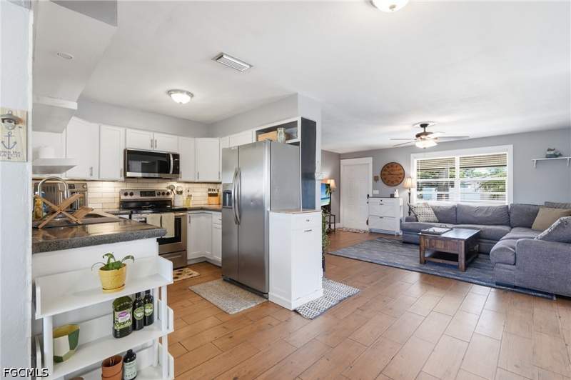 3 bedroom SingleFamilyResidence at 19368 Coraltree Ct, Laurelwood, Lehigh Acres — photo 3