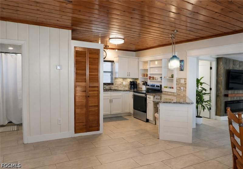 2 bedroom SingleFamilyResidence at 16191 Porto Bello St, Knights Bokeelia Isle, Bokeelia — photo 5