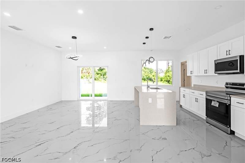 3 bedroom SingleFamilyResidence at 718 Robert Ave, Lehigh Acres, Lehigh Acres — photo 3
