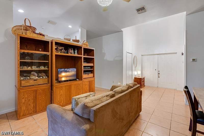 3 bedroom SingleFamilyResidence at 4105 NE 20th Pl, Cape Coral, Cape Coral — photo 4