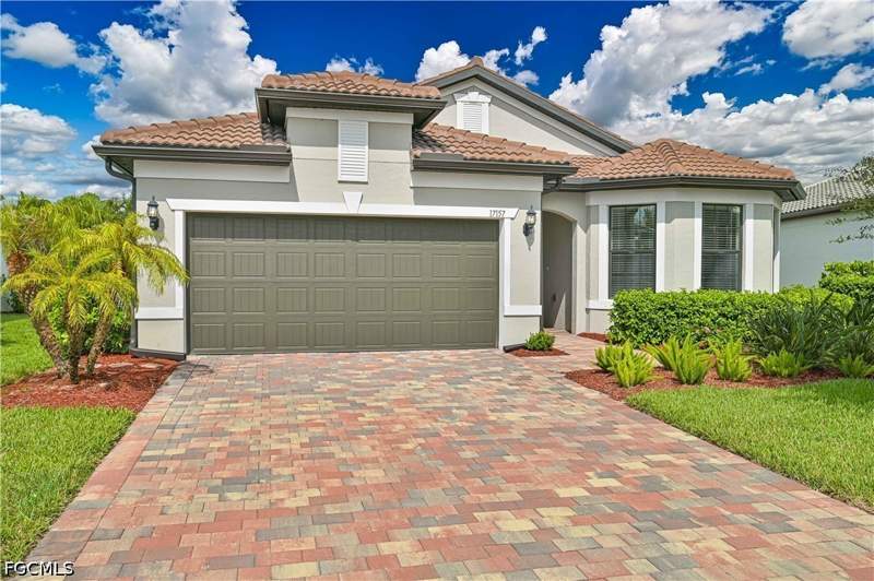 2 bedroom SingleFamilyResidence at 17157 Oakstead Dr, Country Club, Alva — photo 3