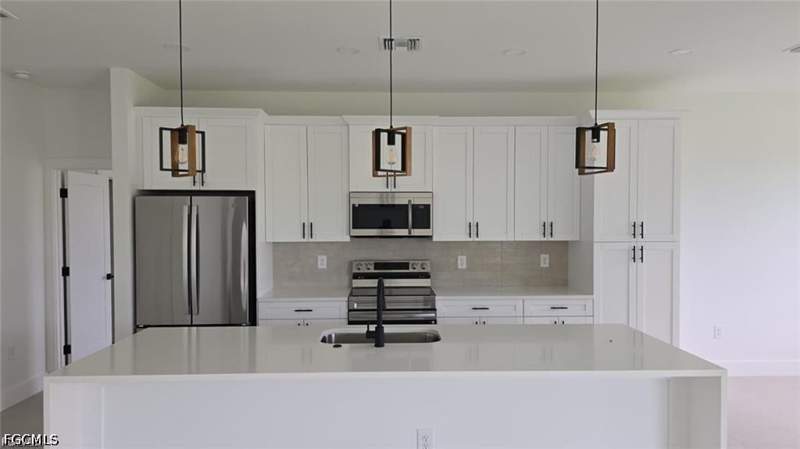 3 bedroom SingleFamilyResidence at 208 Pembroke St, Lehigh Acres, Lehigh Acres — photo 3