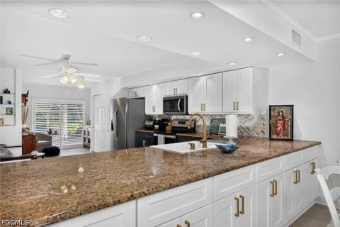16424 Timberlakes Dr 102, Fort Myers FL - photo 15 of 47
