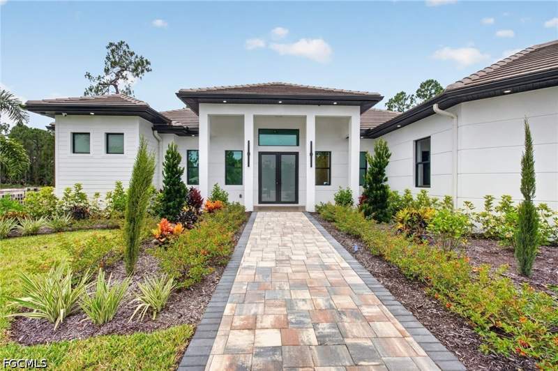4 bedroom SingleFamilyResidence at 453 25th St SW, Golden Gate Estates, Naples — photo 3