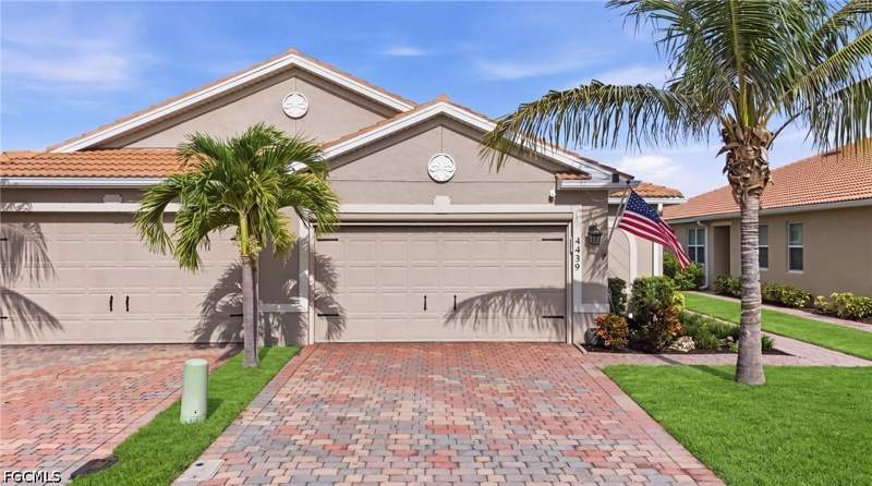 2 bedroom Attached at 4439 Dutchess Park Rd, Lindsford, Fort Myers — photo 2