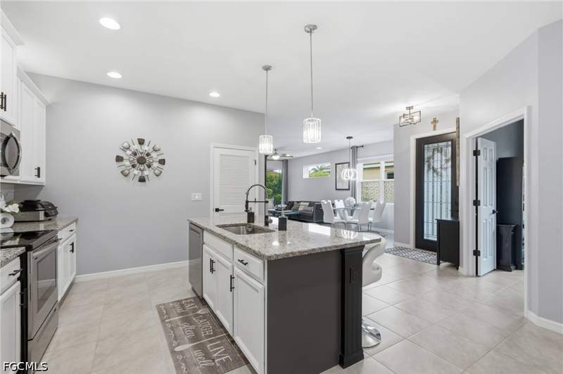 2 bedroom Attached at 4439 Dutchess Park Rd, Lindsford, Fort Myers — photo 3