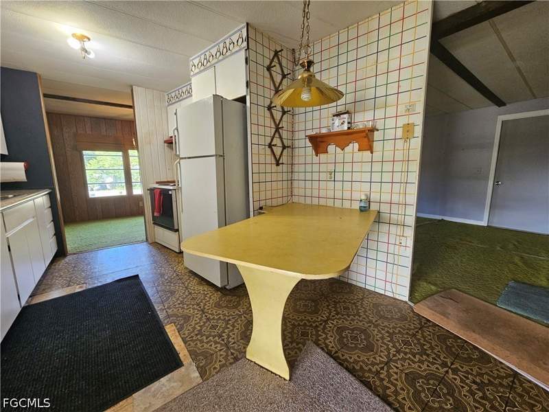 2 bedroom ManufacturedHome at 18210 Deuce Rd, Palm Creek, North Fort Myers — photo 5