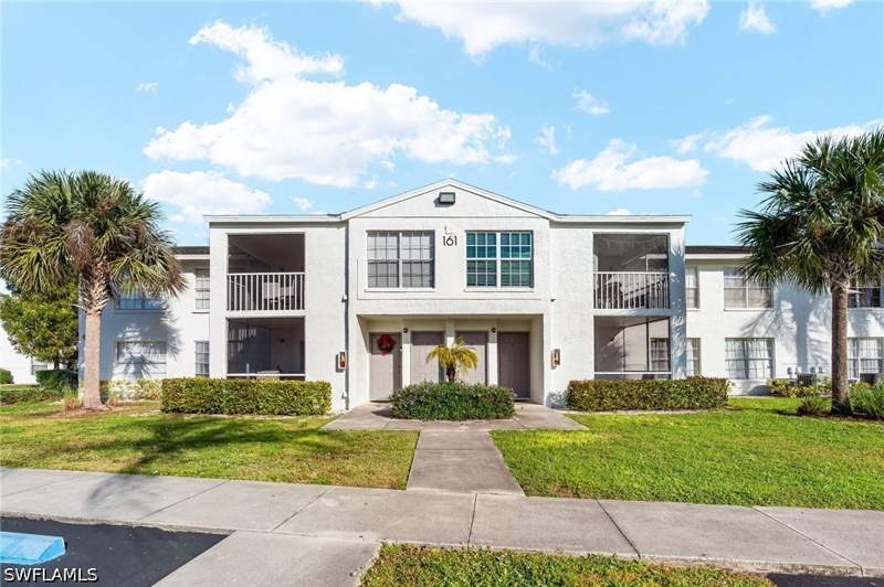 2 bedroom Condominium at 161 Santa Clara Dr 10, Granada Lakes, Naples — photo 2