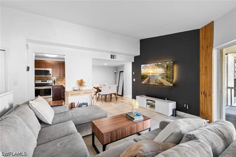 2 bedroom Condominium at 161 Santa Clara Dr 10, Granada Lakes, Naples — photo 5