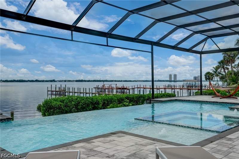 5 bedroom SingleFamilyResidence at 6390 River Club Ct, Riverwatch, North Fort Myers — photo 3