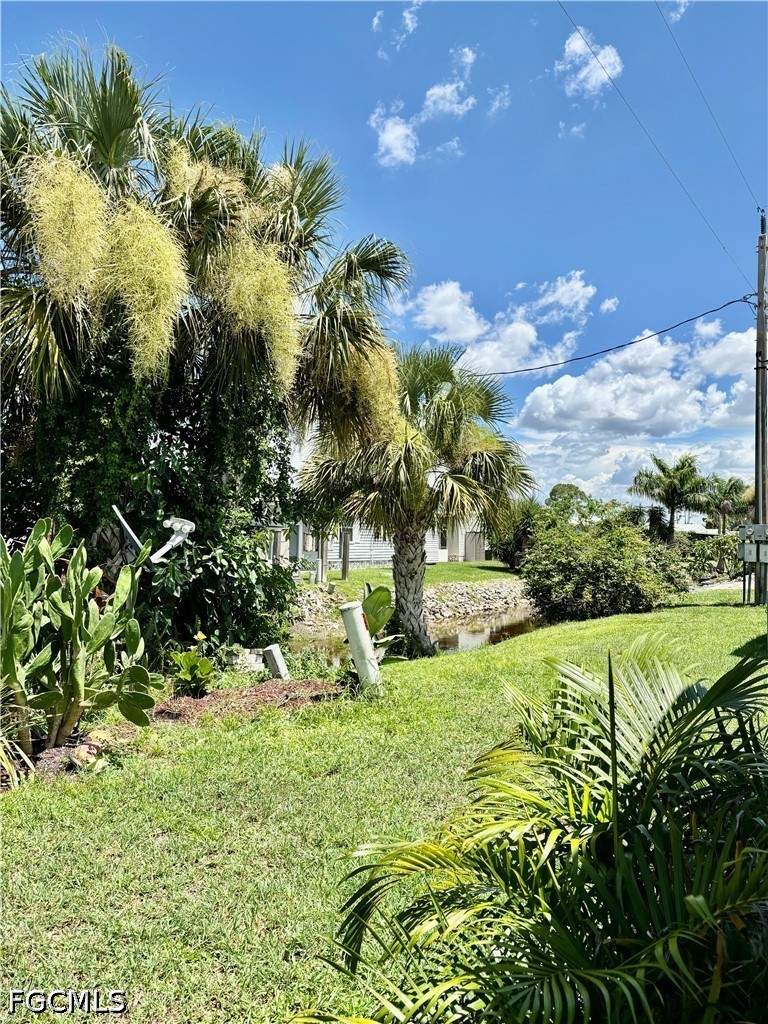 2 bedroom ManufacturedHome at 518 Pine Tree Ct, Forest Park Mobile Home, North Fort Myers — photo 3