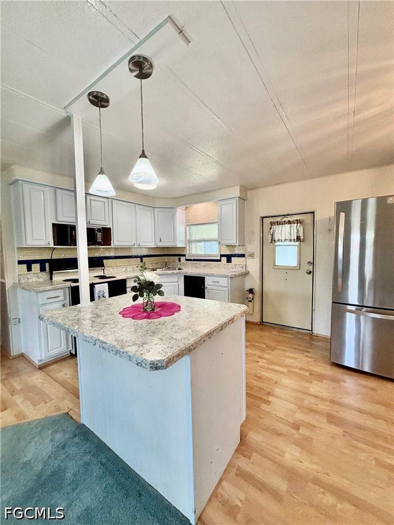 2 bedroom ManufacturedHome at 518 Pine Tree Ct, Forest Park Mobile Home, North Fort Myers — photo 4