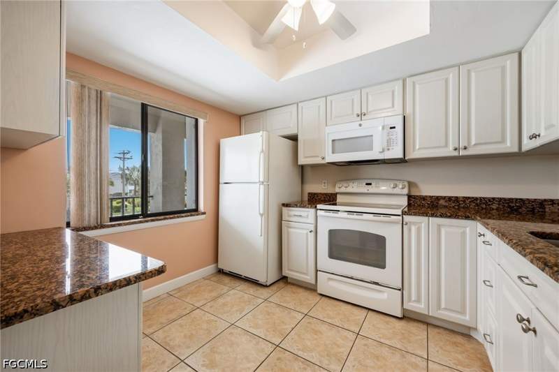 2 bedroom Condominium at 3813 SE 11th Pl 1214, Harbourtowne Of Cape Coral, Cape Coral — photo 5