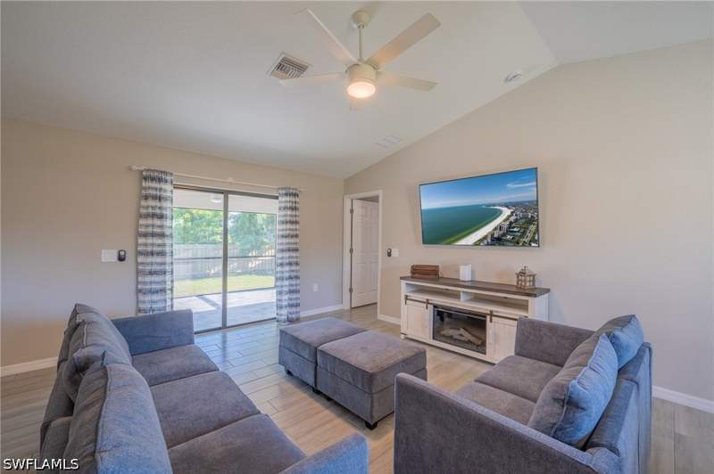 4 bedroom SingleFamilyResidence at 8152 Pelican Rd, San Carlos Park, Fort Myers — photo 4