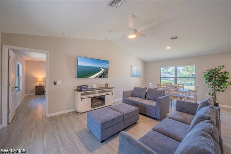 4 bedroom SingleFamilyResidence at 8152 Pelican Rd, San Carlos Park, Fort Myers — photo 5