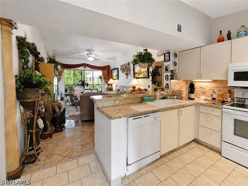 3 bedroom Condominium at 8294 Key Royal Cir 1631, Key Royal Condominiums, Naples — photo 3