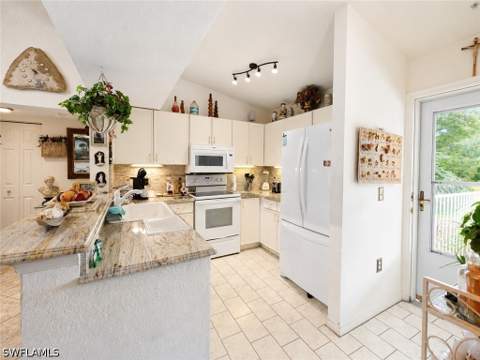 8294 Key Royal Cir 1631, Naples FL - photo 6 of 41