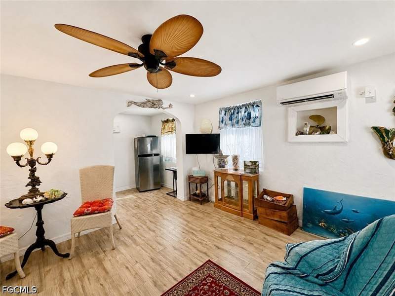 1 bedroom SingleFamilyResidence at 11242 Matlacha Ave, Crows 2nd Plat Of Matlacha, Matlacha — photo 2